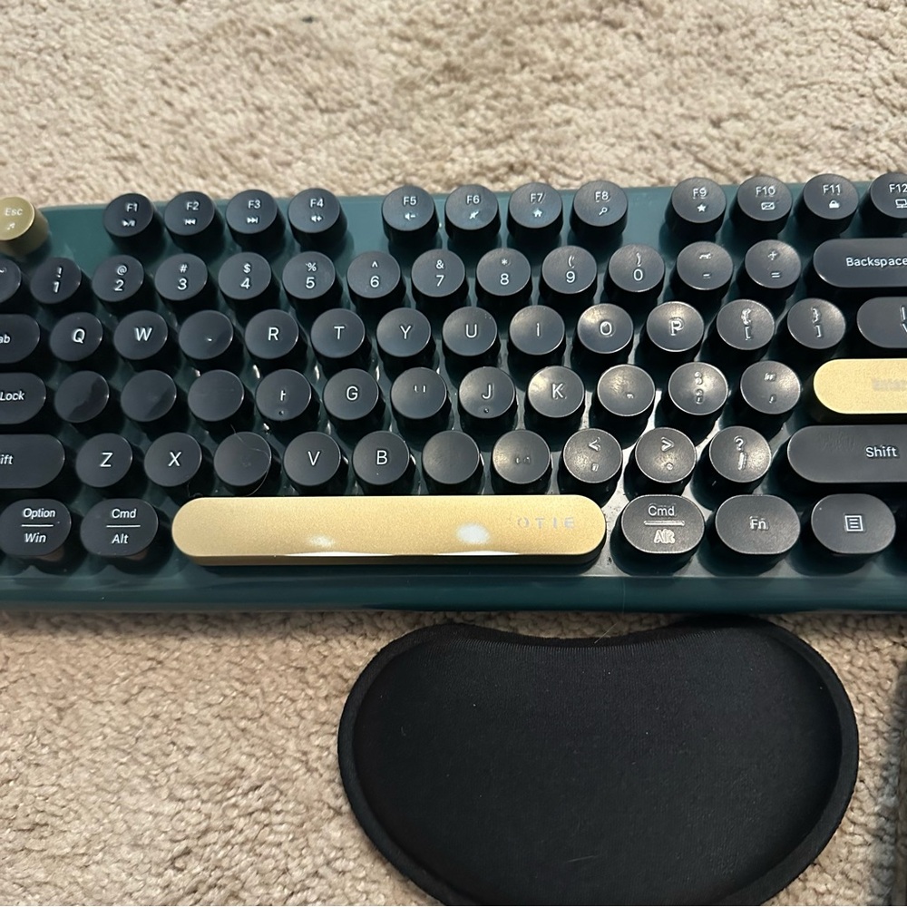 Wireless Mouse & Keyboard Set - Picture 2 of 4